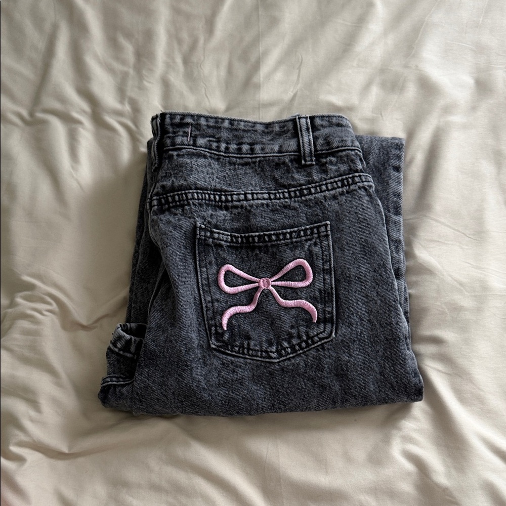 Chic Black Jeans with Pink Bow Accent